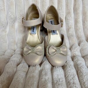 Girls dress shoes size 13